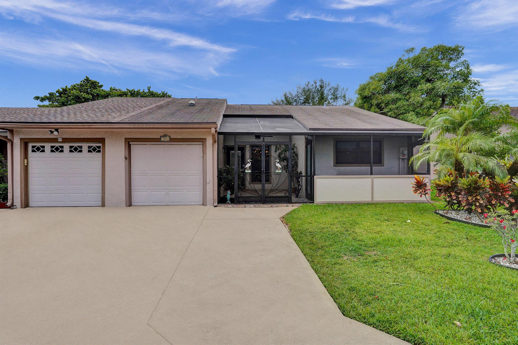96 Mayfair Ln