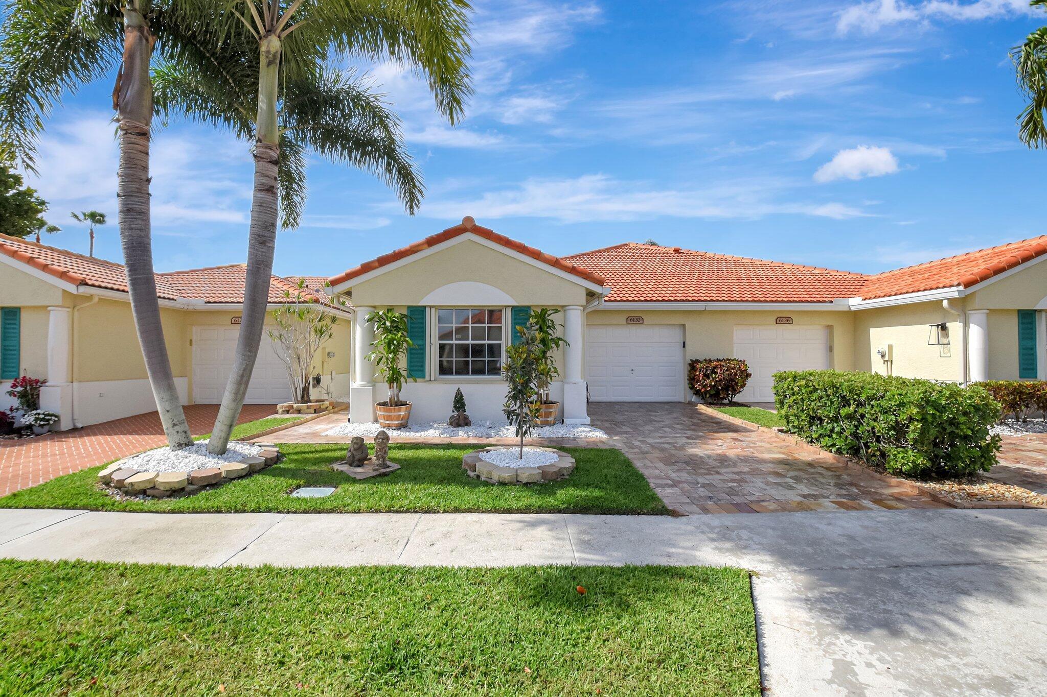 6132 Floral Lks Dr