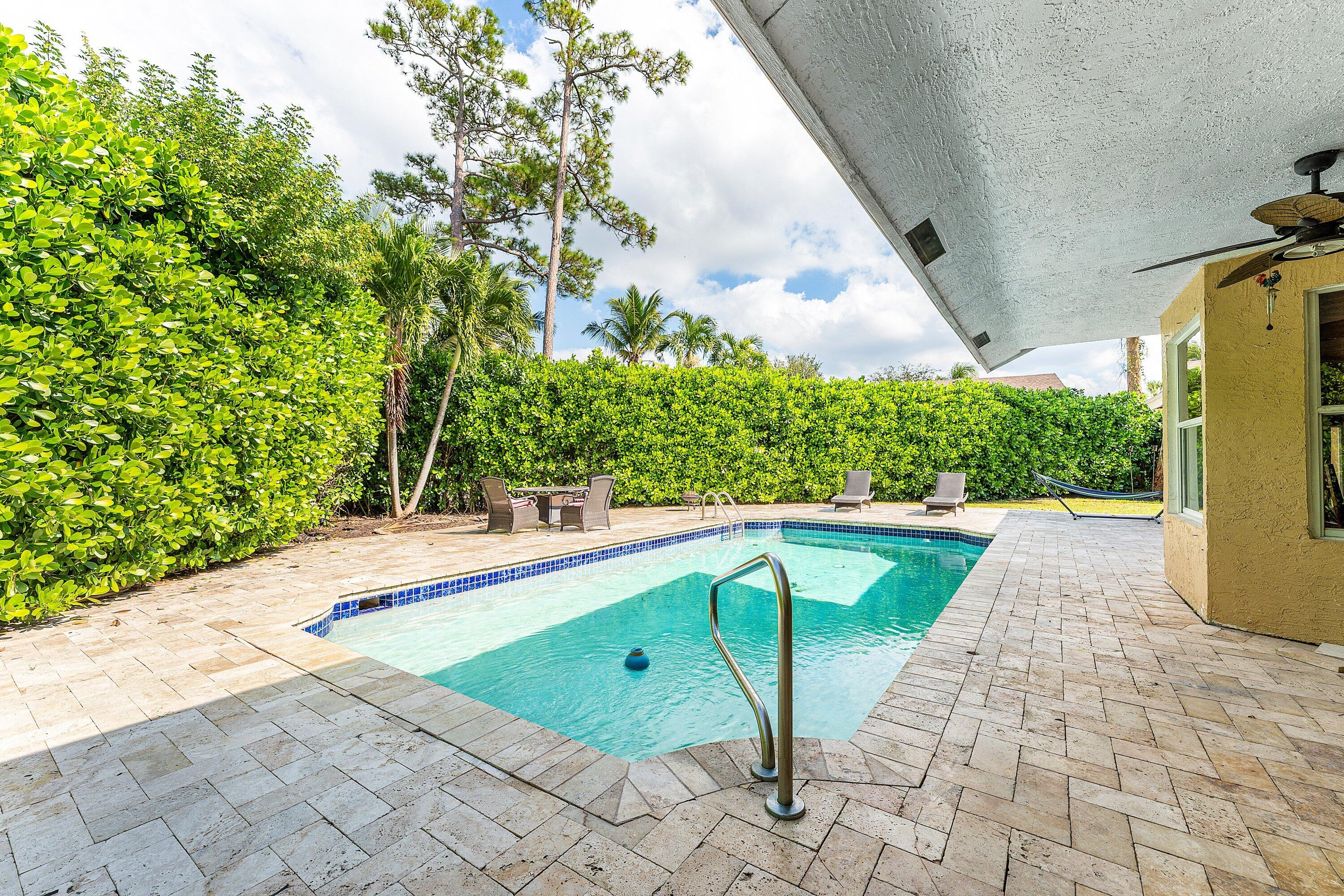 1212 Columbine Pl Wellington, FL 33414