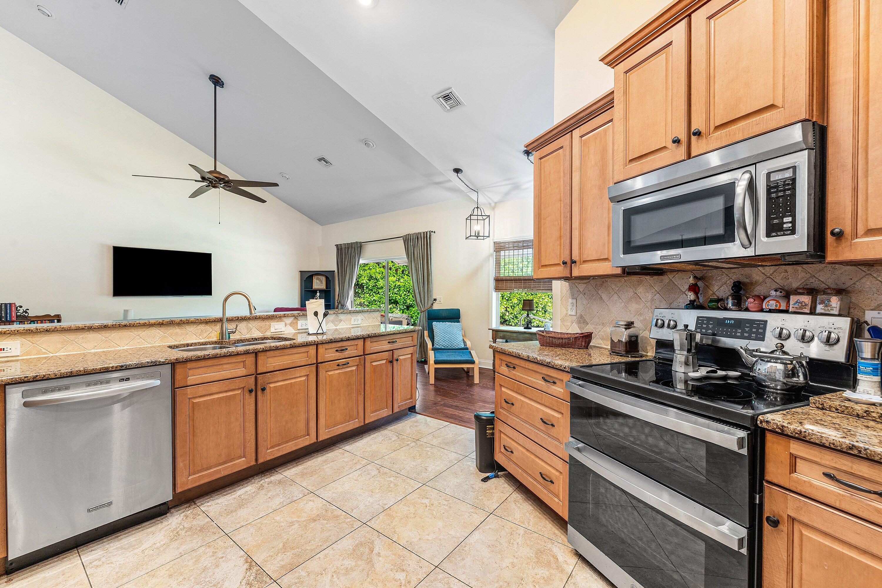 1212 Columbine Pl Wellington, FL 33414