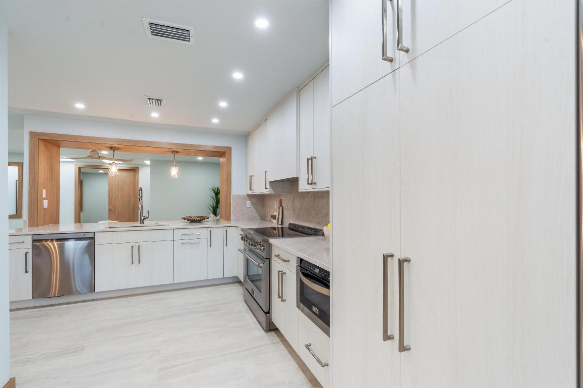 17036 Bay Jupiter, FL 33477