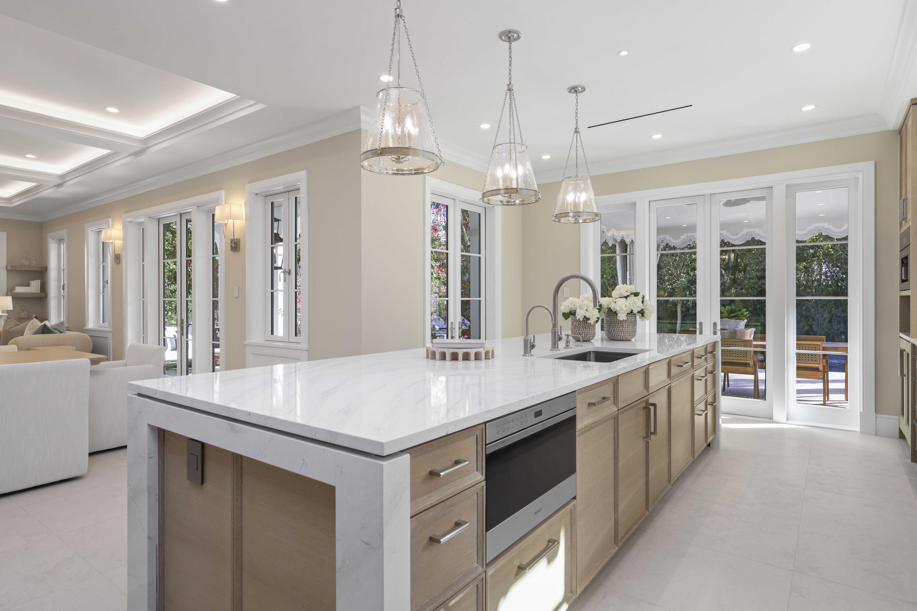 350 Seabreeze Palm Beach, FL 33480