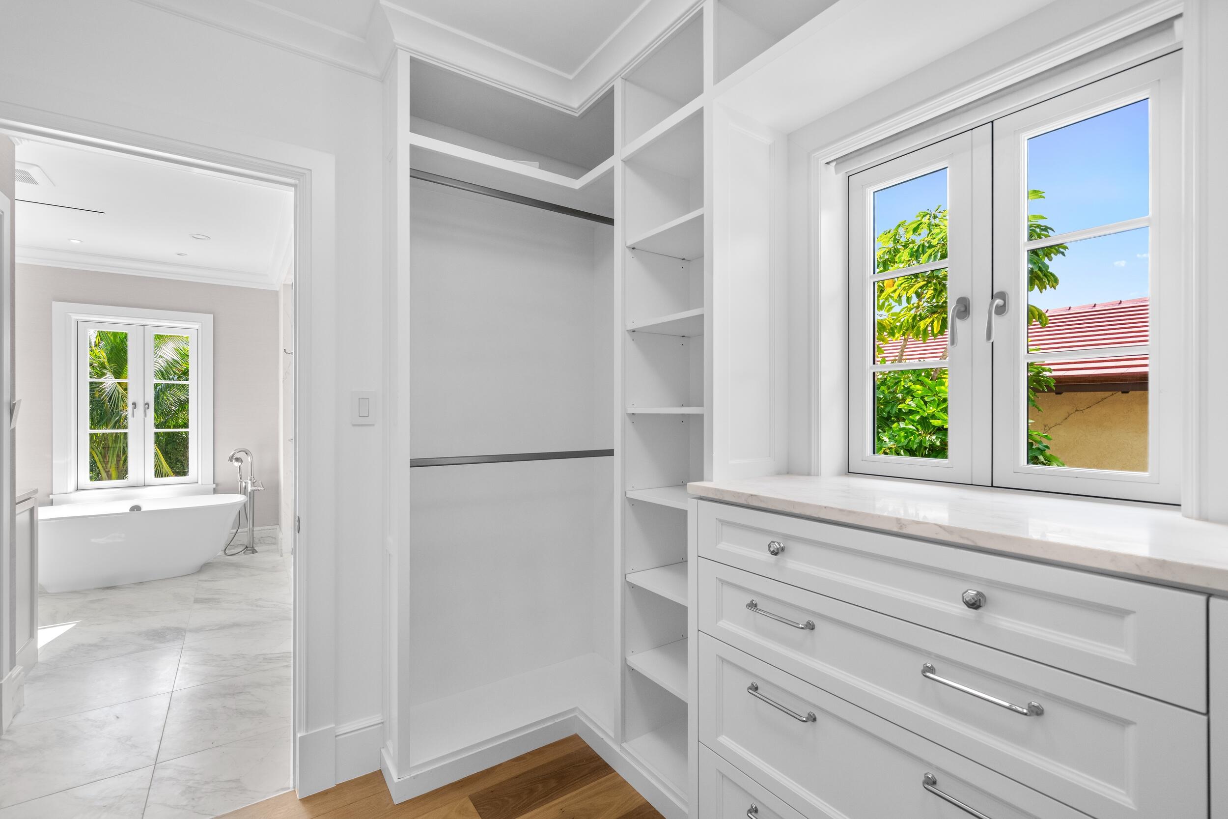 350 Seabreeze Palm Beach, FL 33480