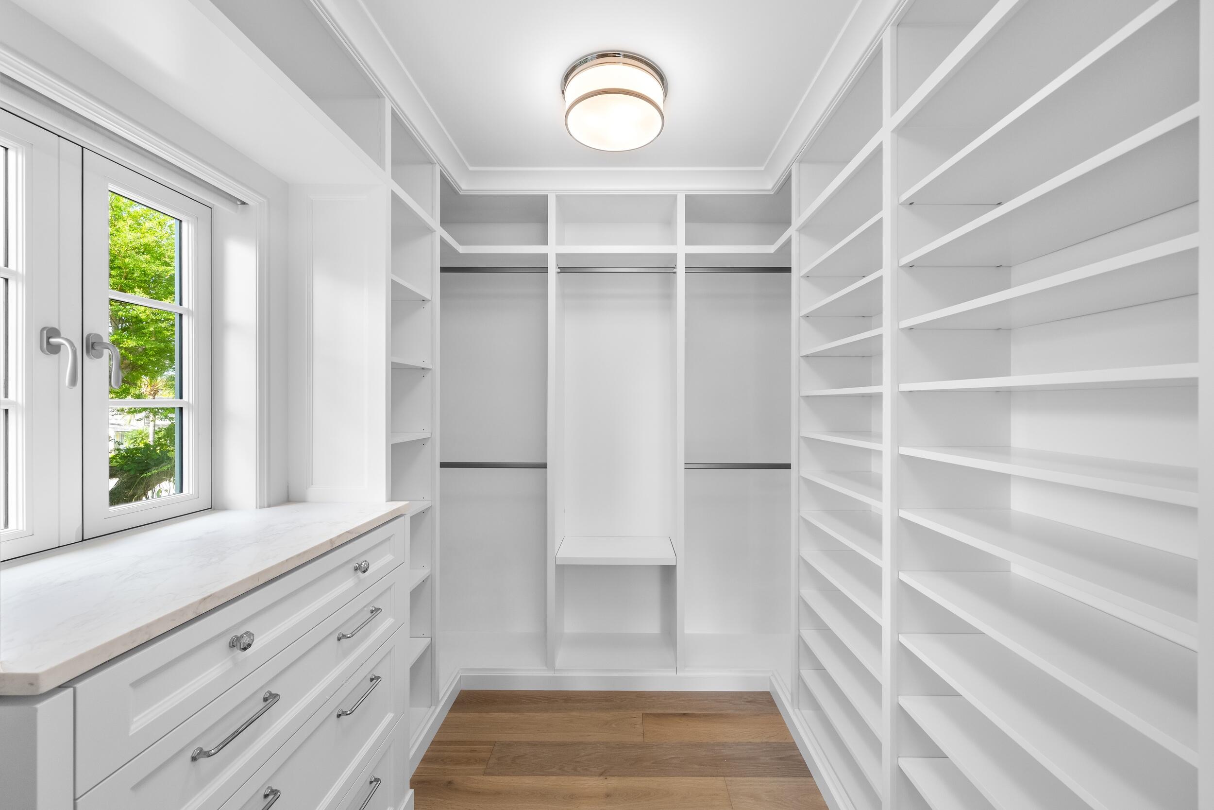 350 Seabreeze Palm Beach, FL 33480