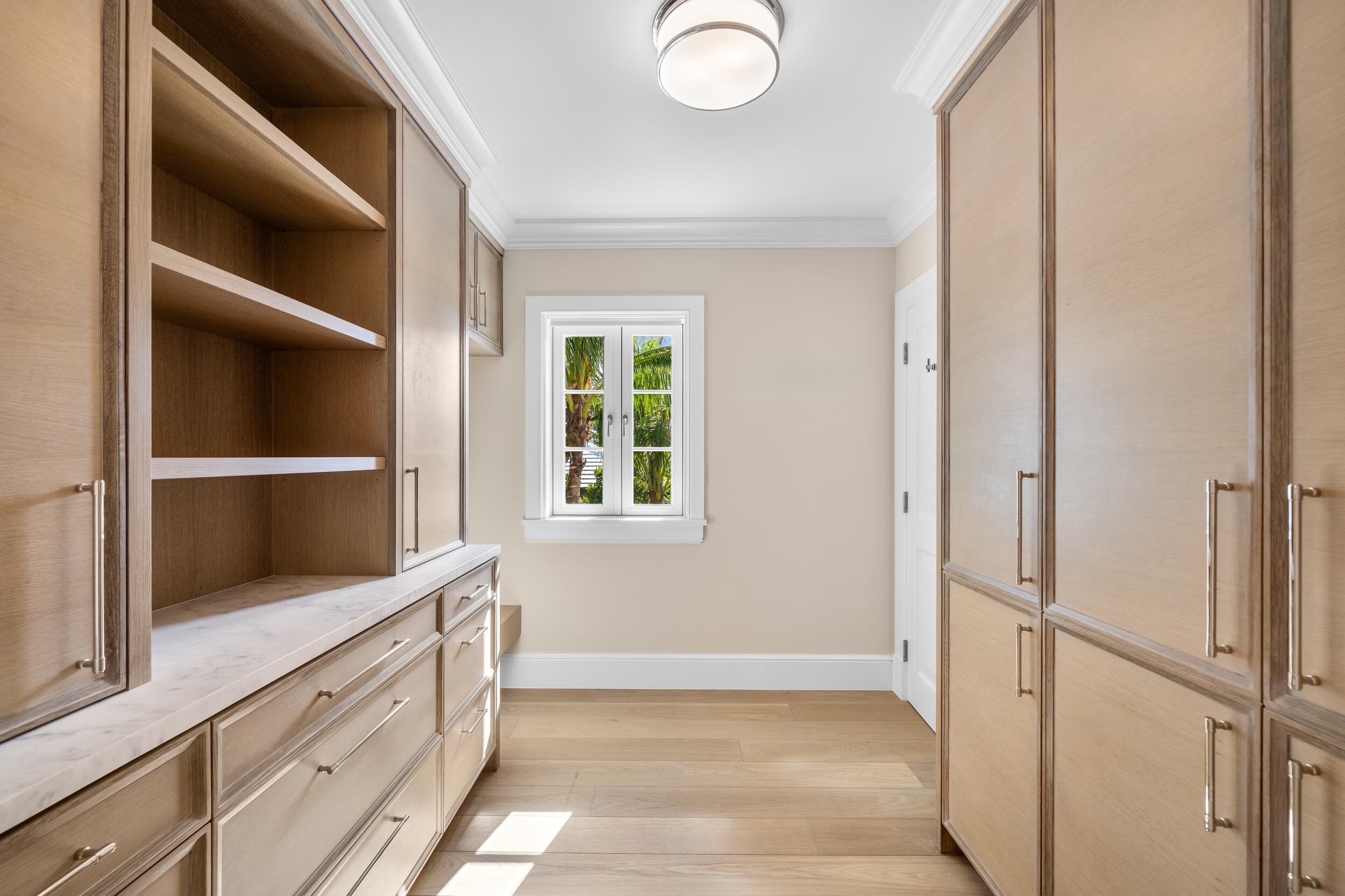 350 Seabreeze Palm Beach, FL 33480