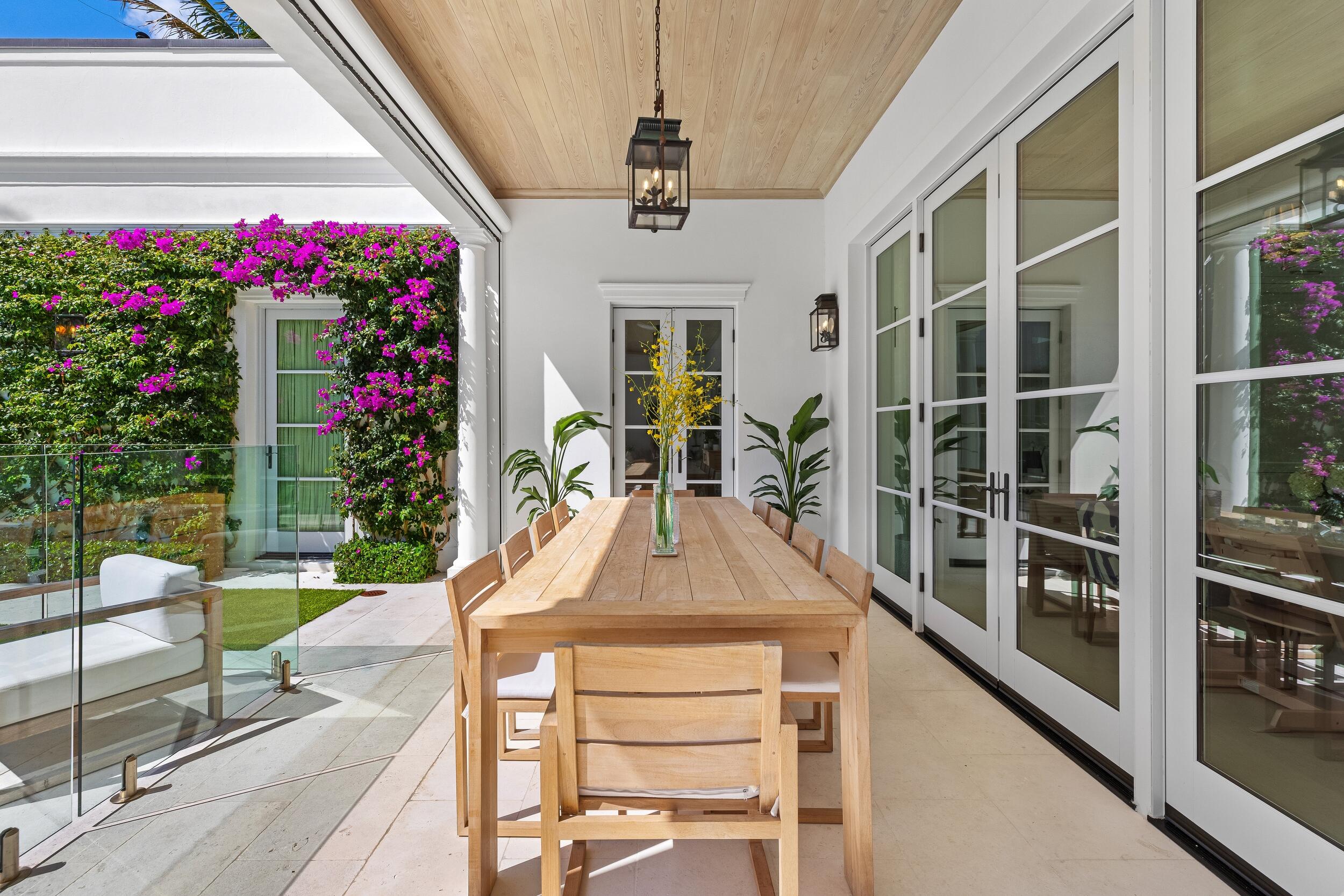 208 Sandpiper Palm Beach, FL 33480