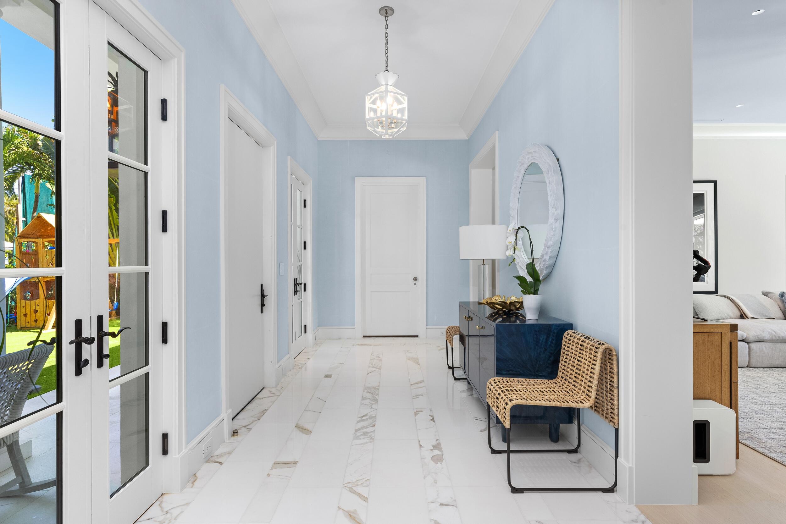 208 Sandpiper Palm Beach, FL 33480