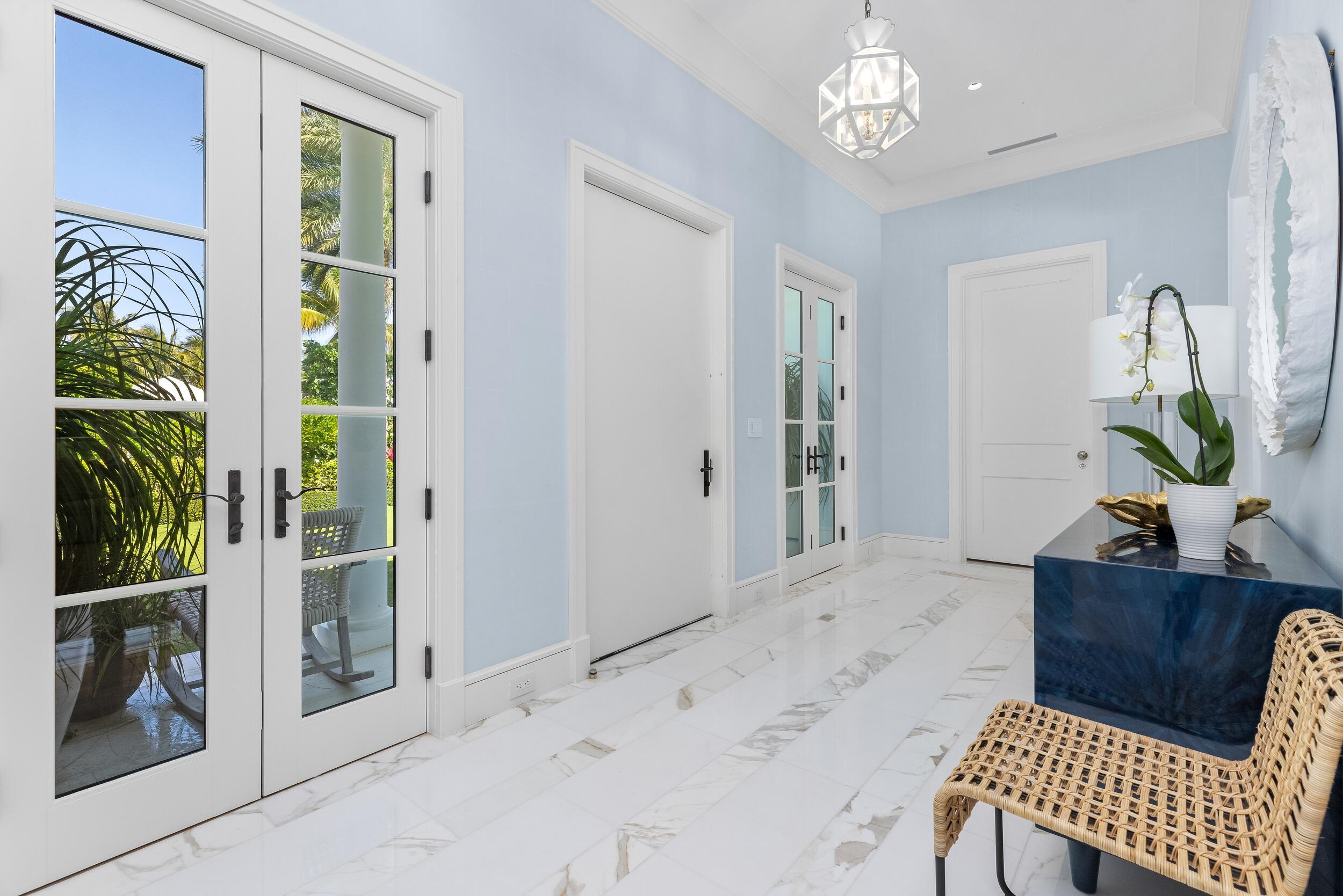 208 Sandpiper Palm Beach, FL 33480