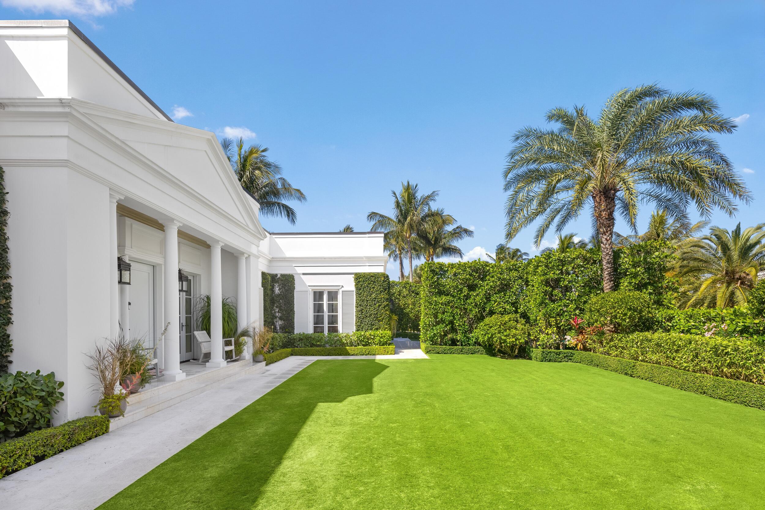 208 Sandpiper Palm Beach, FL 33480
