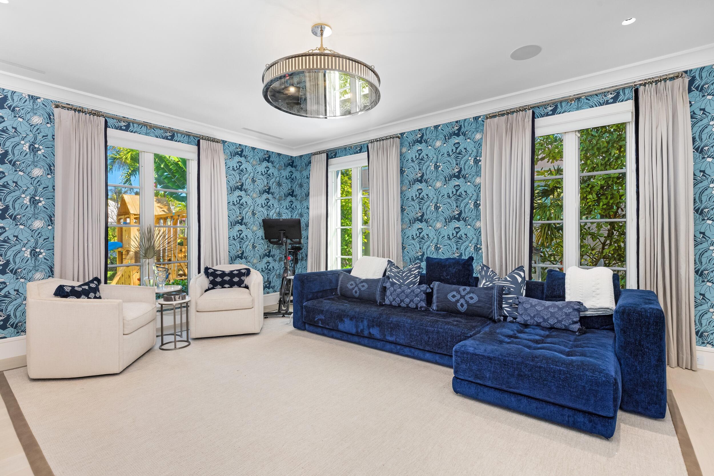208 Sandpiper Palm Beach, FL 33480
