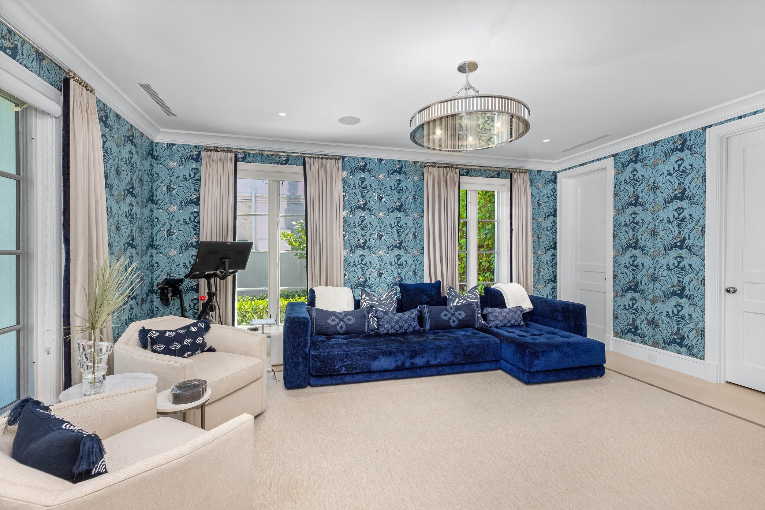 208 Sandpiper Palm Beach, FL 33480