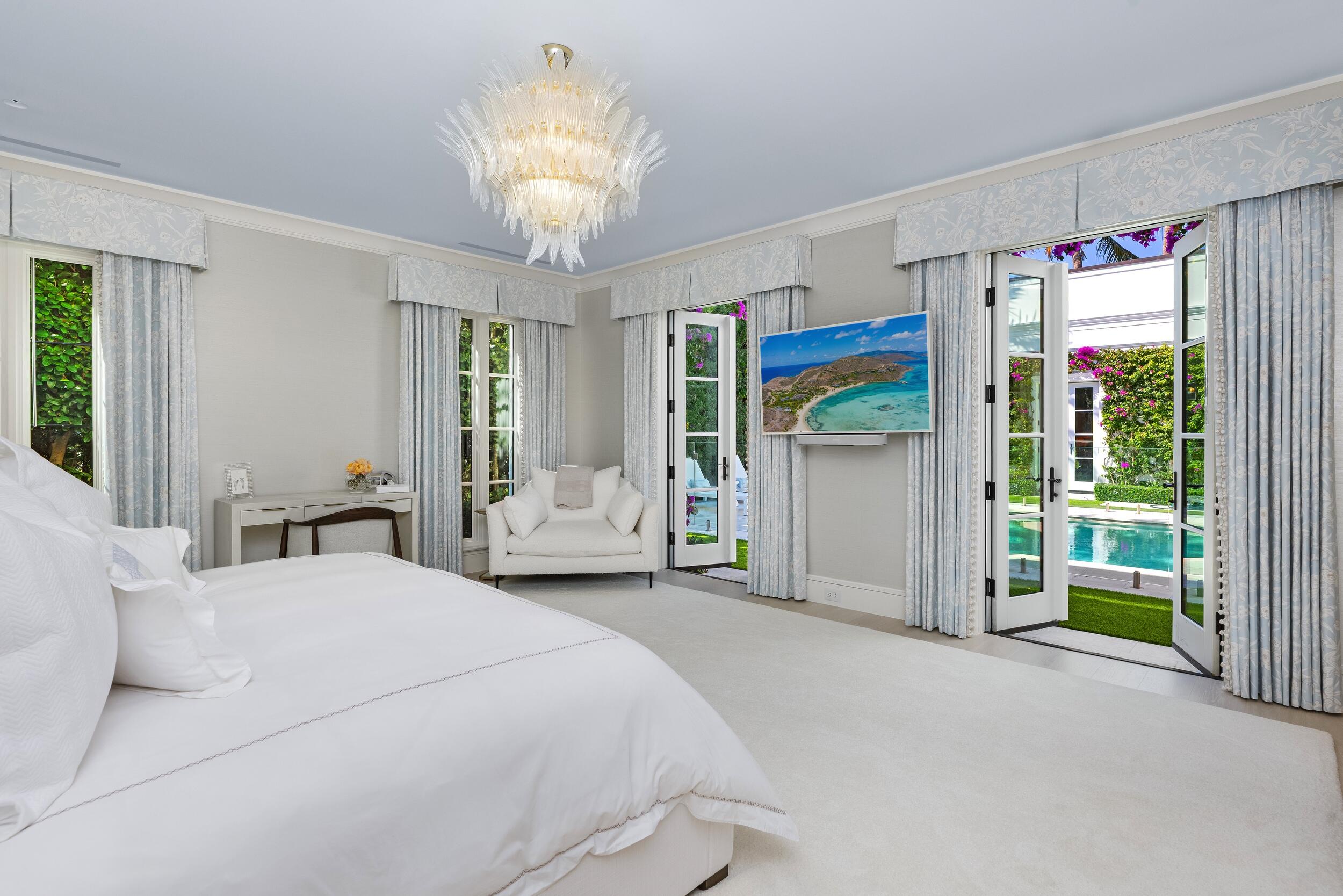 208 Sandpiper Palm Beach, FL 33480