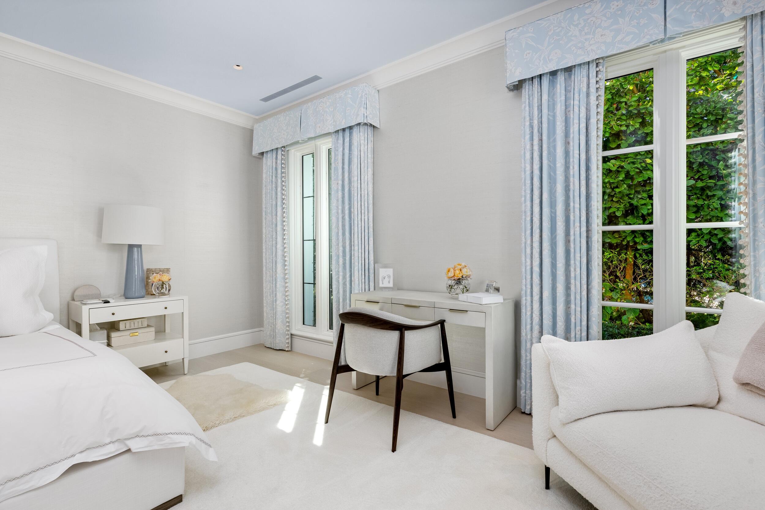208 Sandpiper Palm Beach, FL 33480