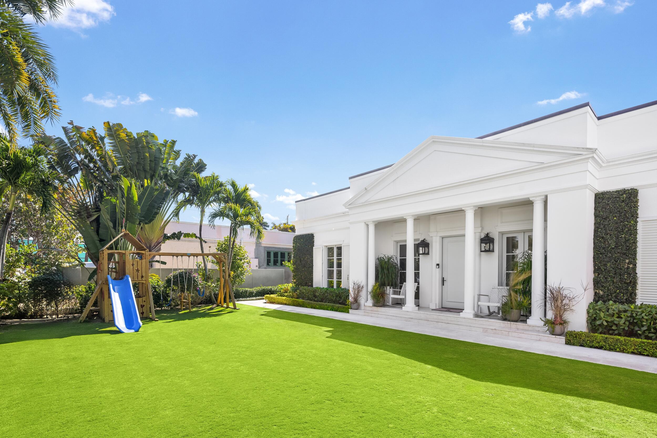 208 Sandpiper Palm Beach, FL 33480