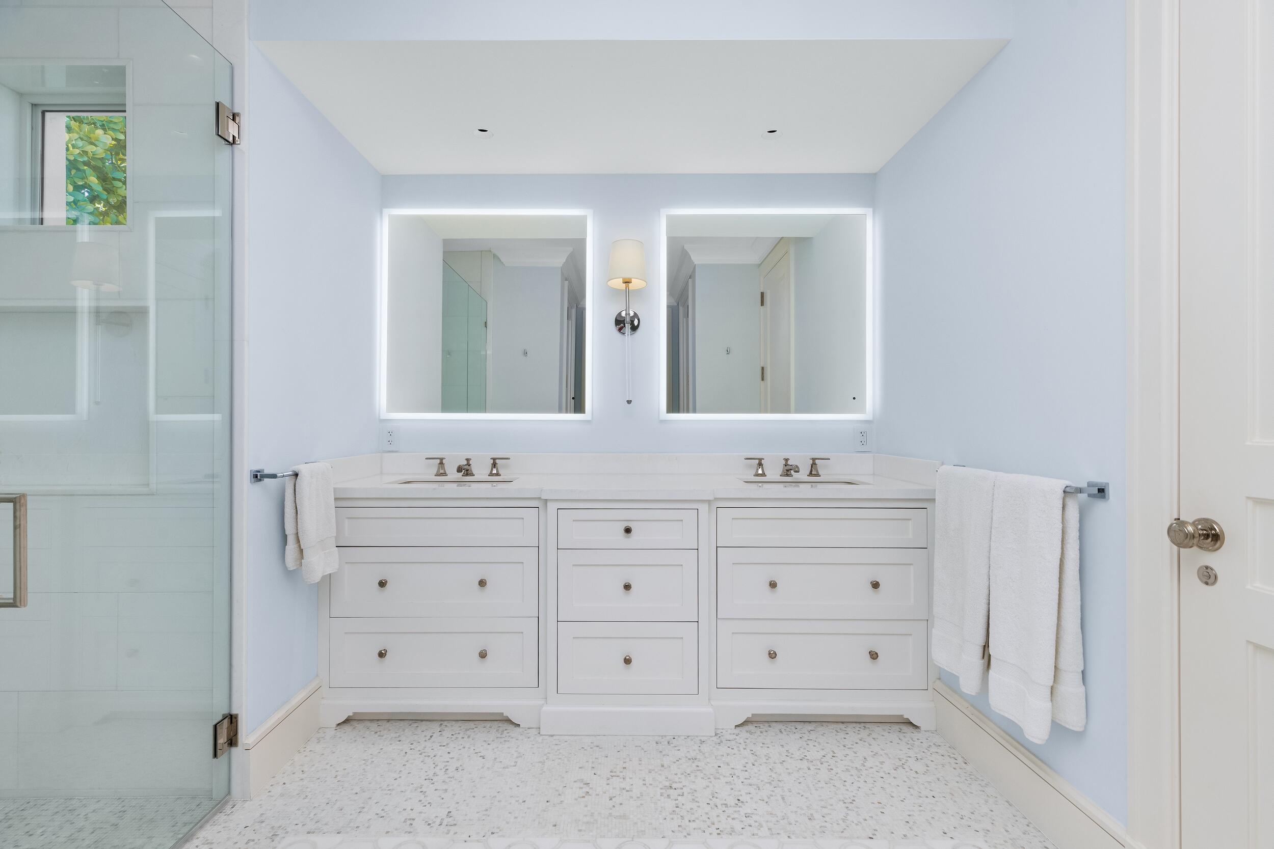 208 Sandpiper Palm Beach, FL 33480