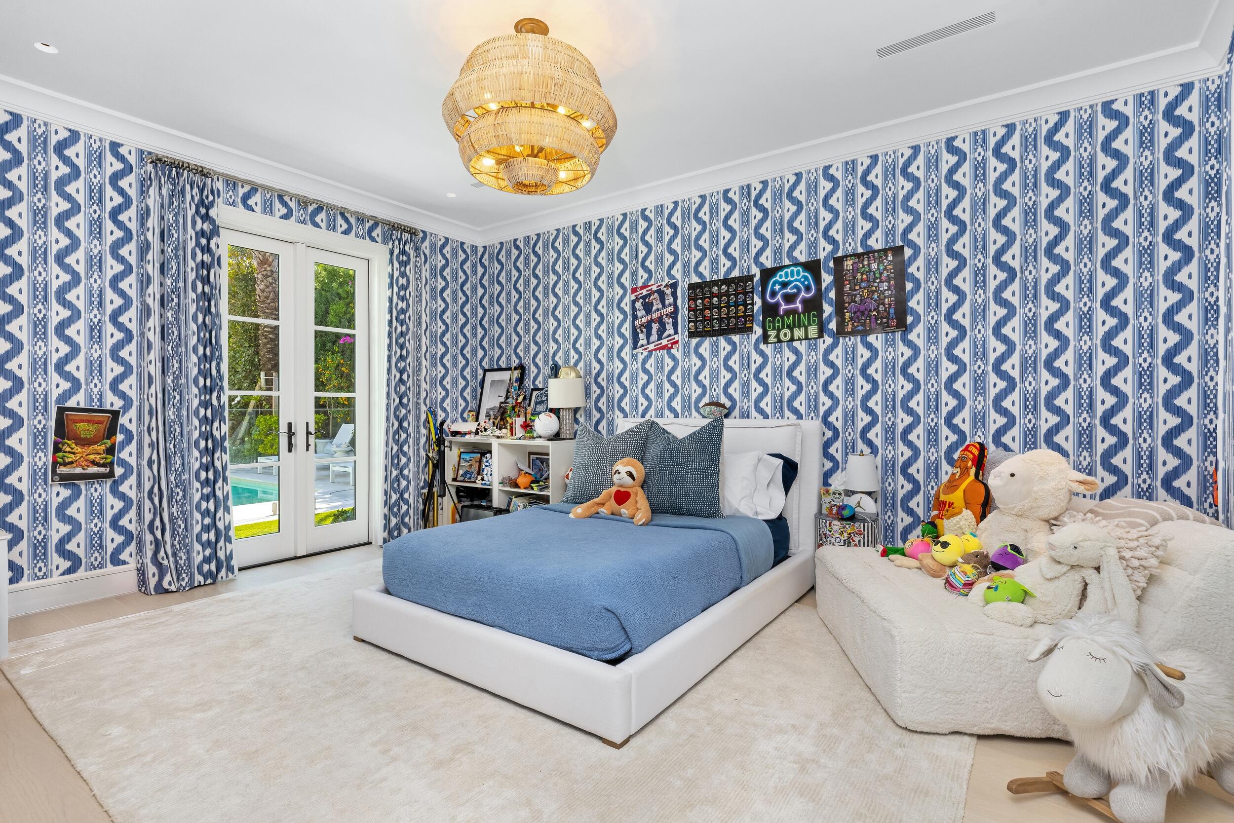 208 Sandpiper Palm Beach, FL 33480