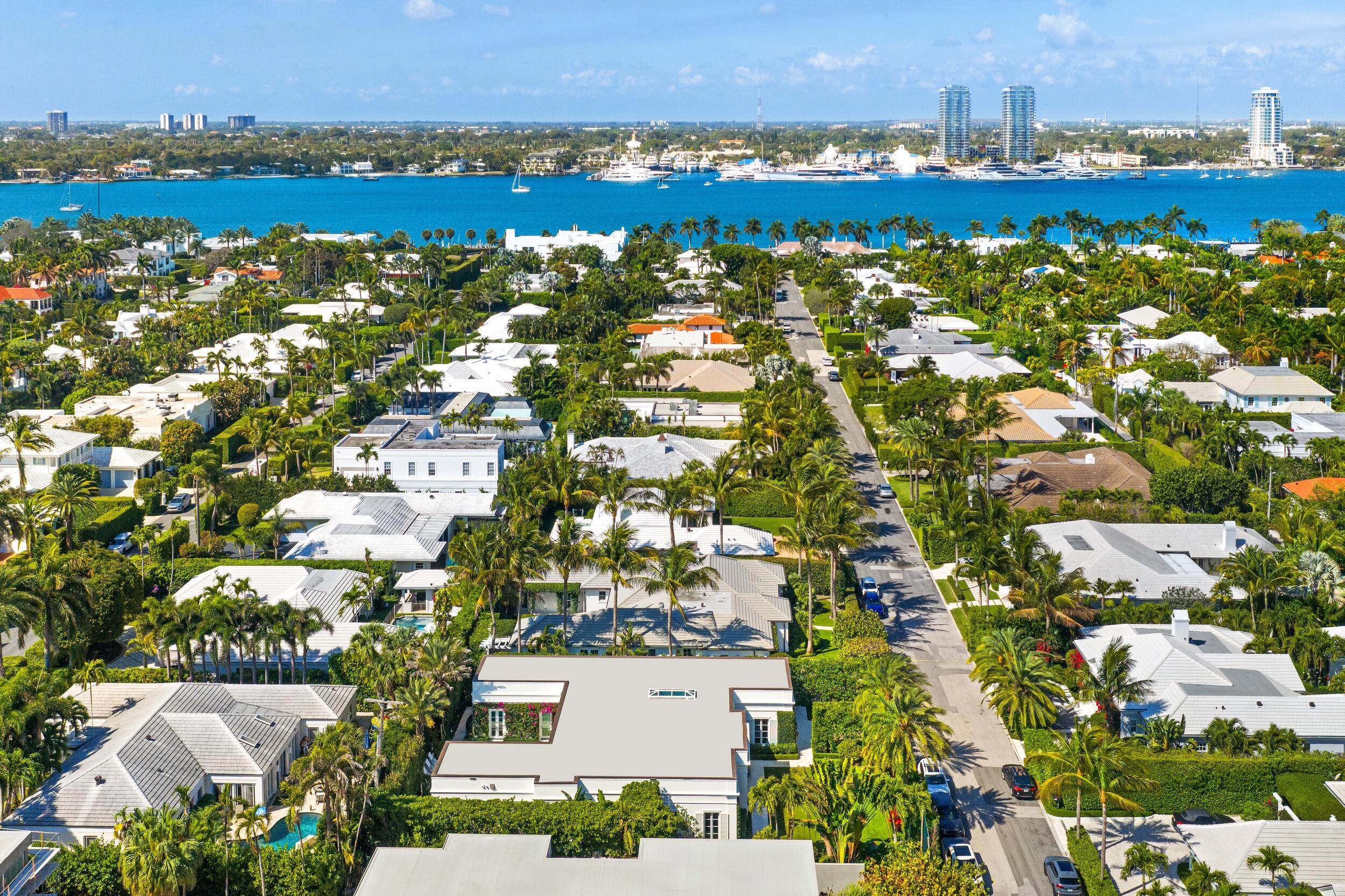 208 Sandpiper Palm Beach, FL 33480