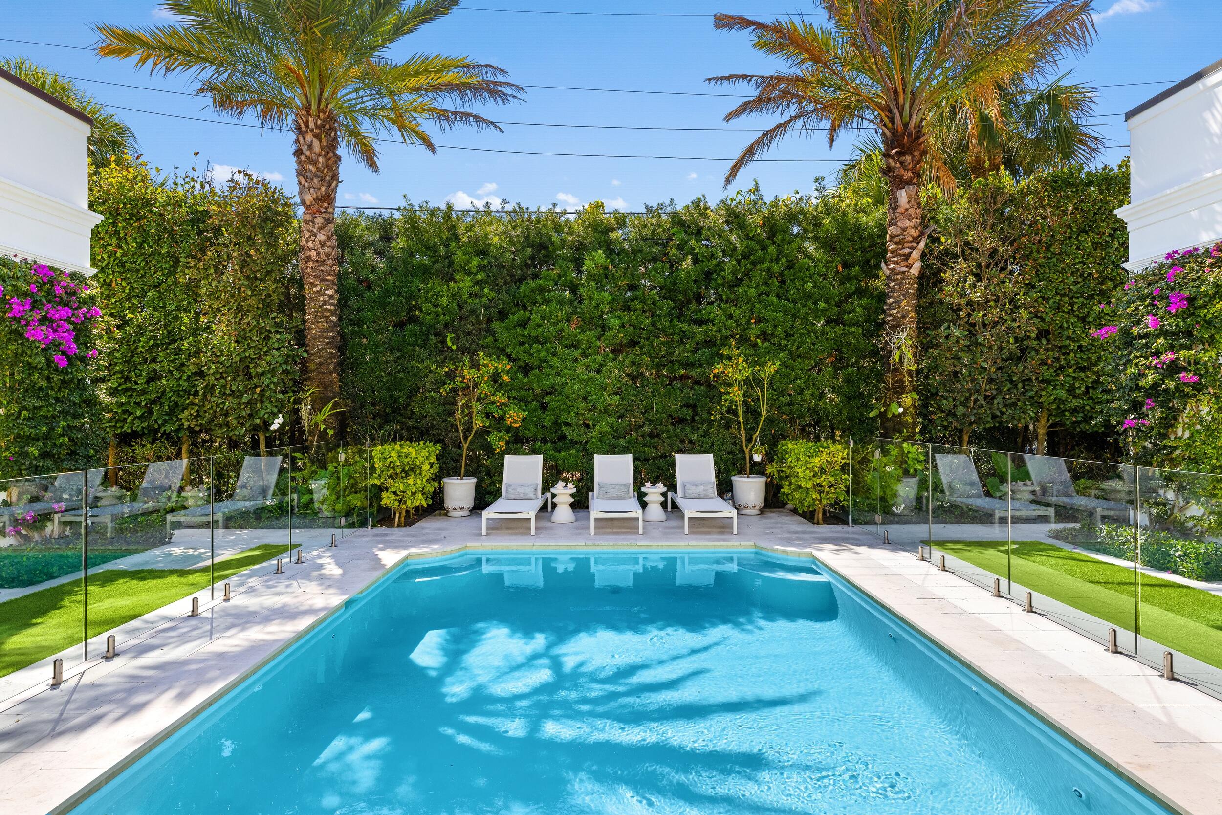 208 Sandpiper Palm Beach, FL 33480