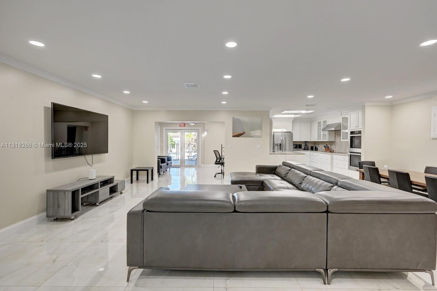 1311 Rodman St Hollywood, FL 33019