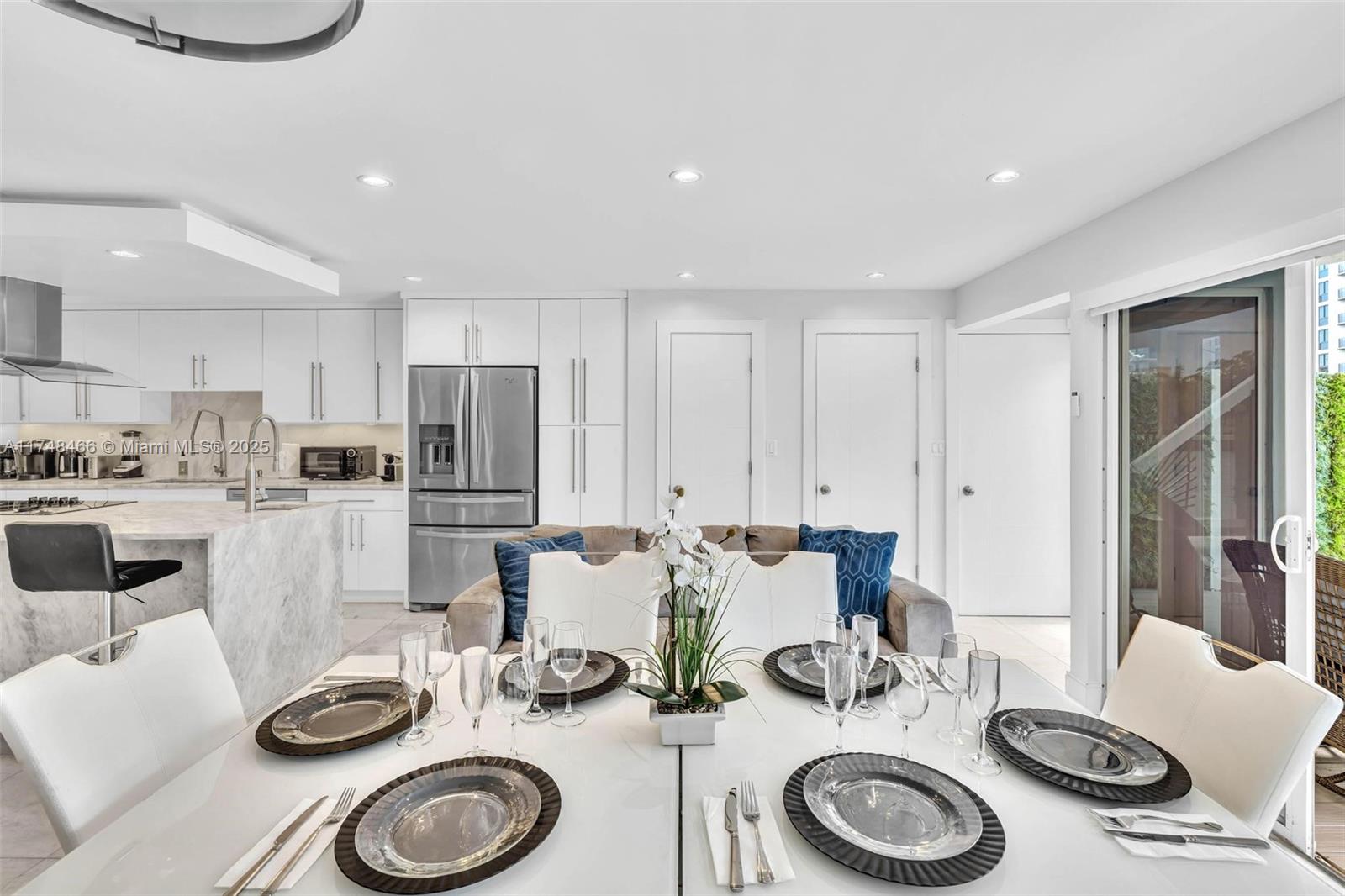 1044 NW N Riv Miami, FL 33136