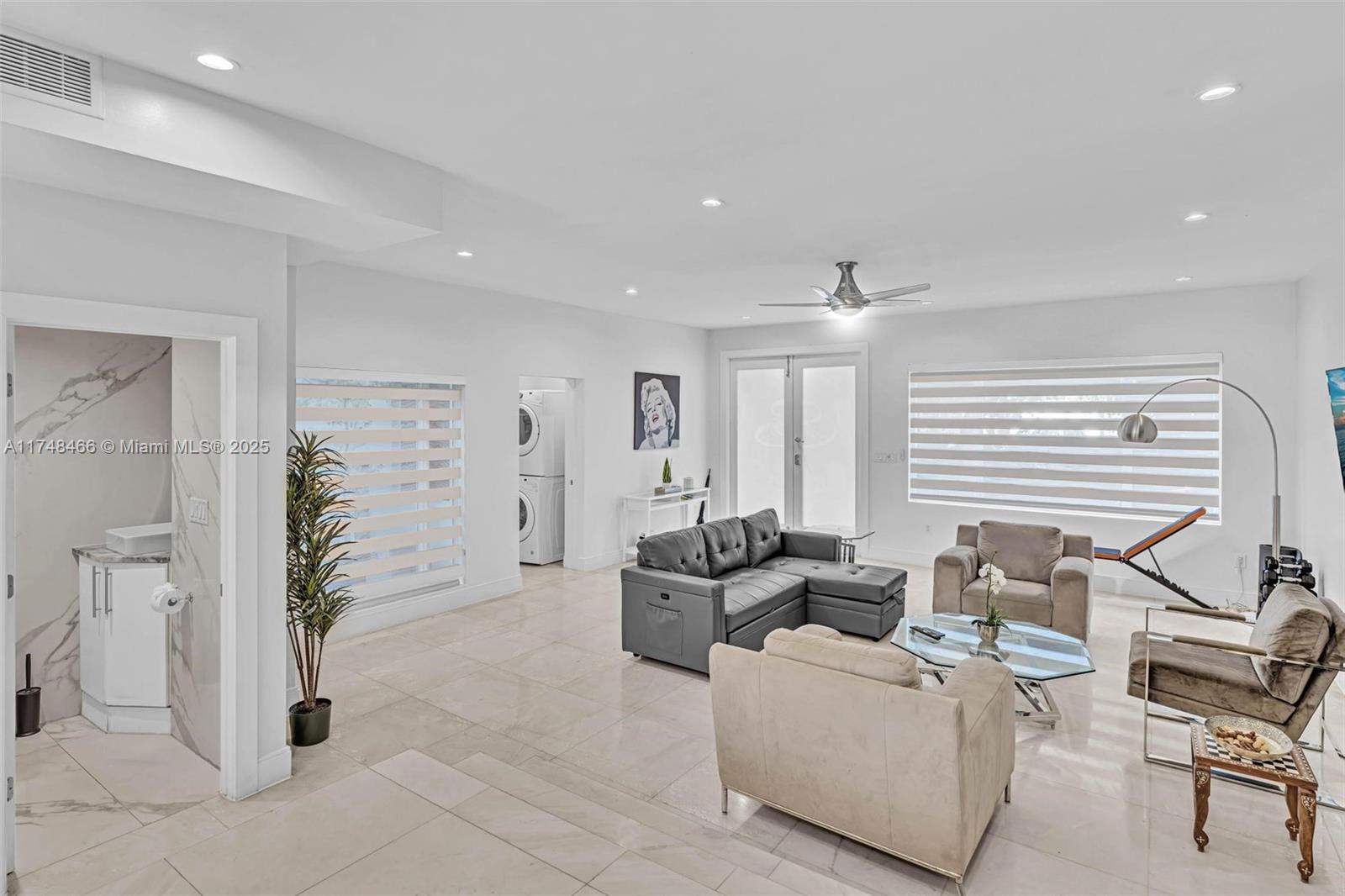 1044 NW N Riv Miami, FL 33136