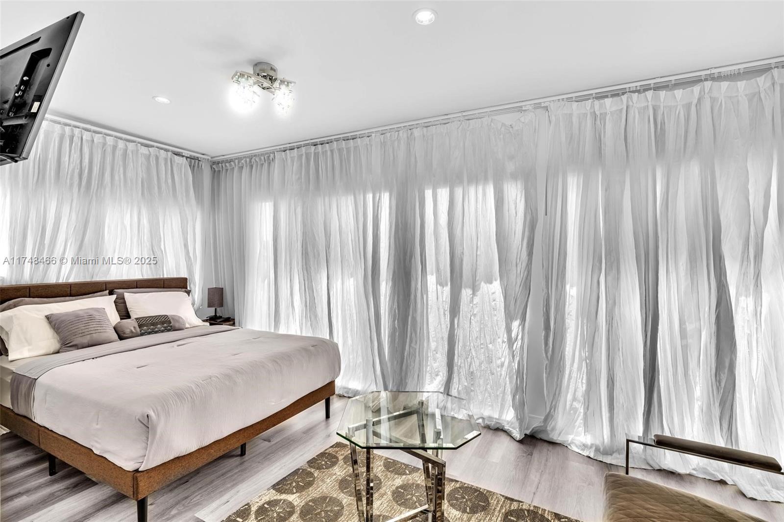 1044 NW N Riv Miami, FL 33136