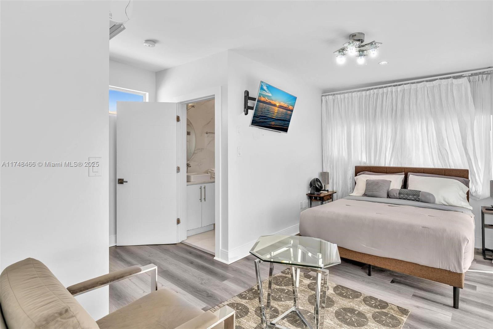 1044 NW N Riv Miami, FL 33136