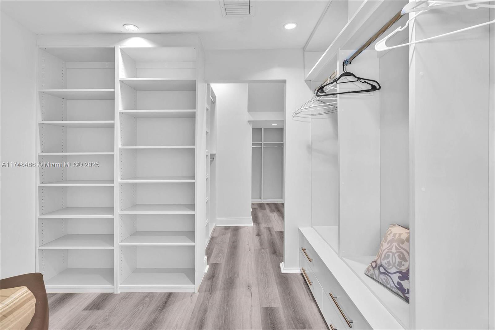 1044 NW N Riv Miami, FL 33136