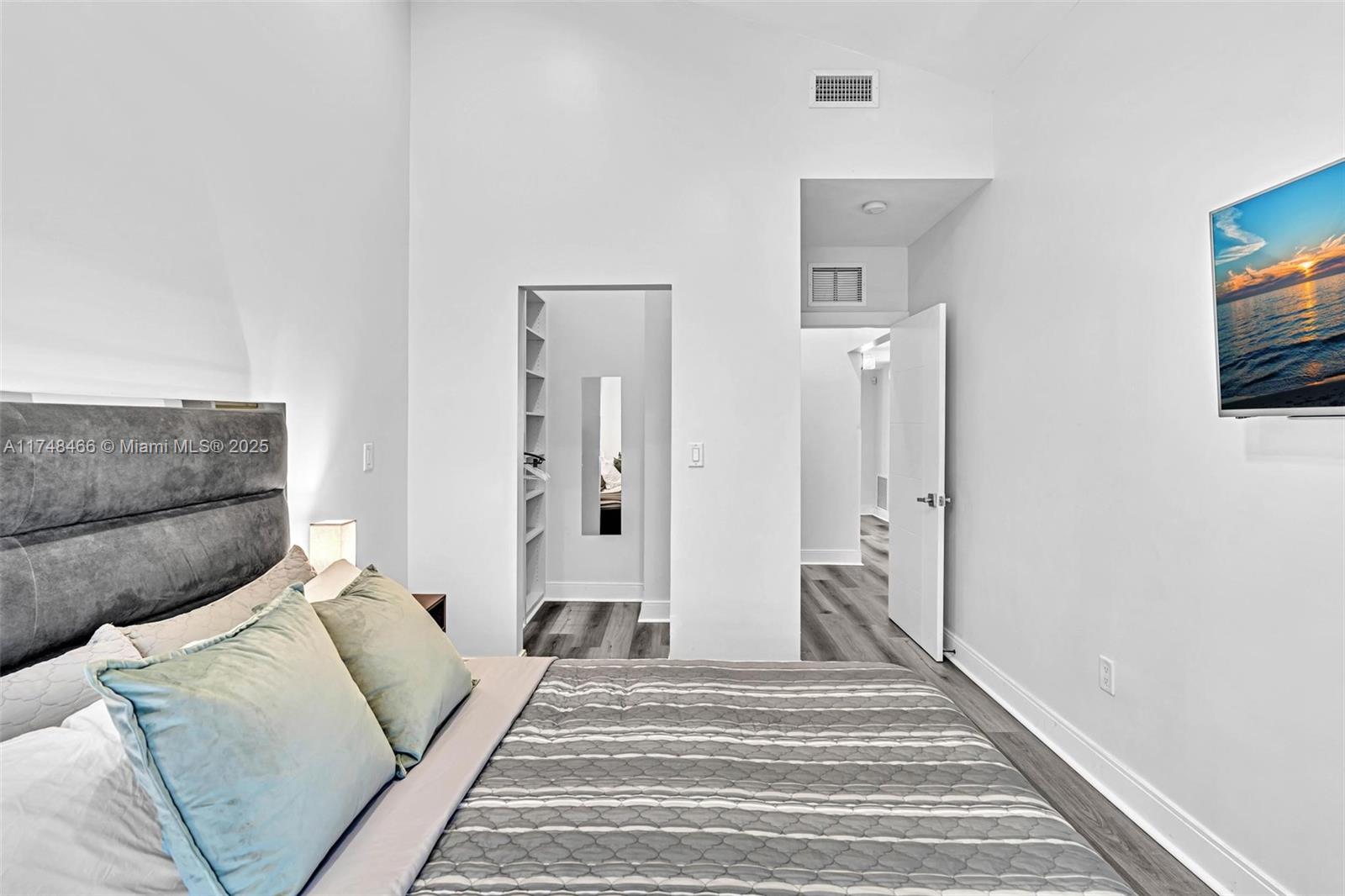 1044 NW N Riv Miami, FL 33136