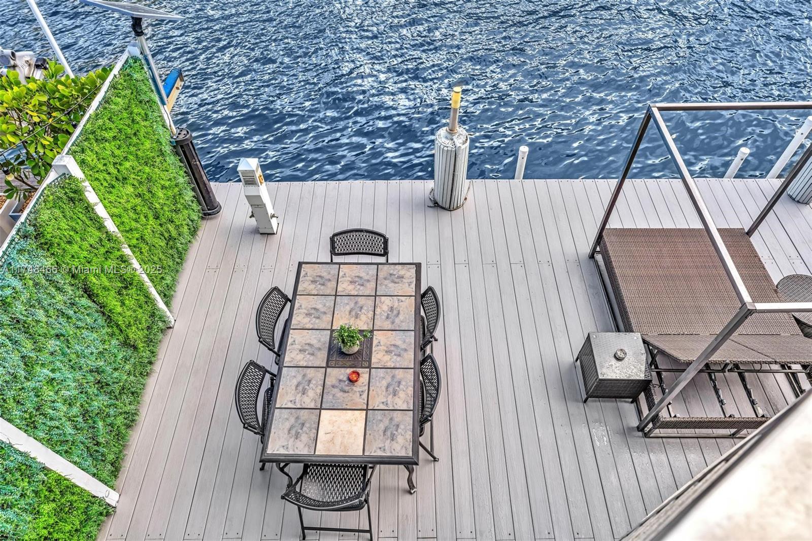 1044 NW N Riv Miami, FL 33136