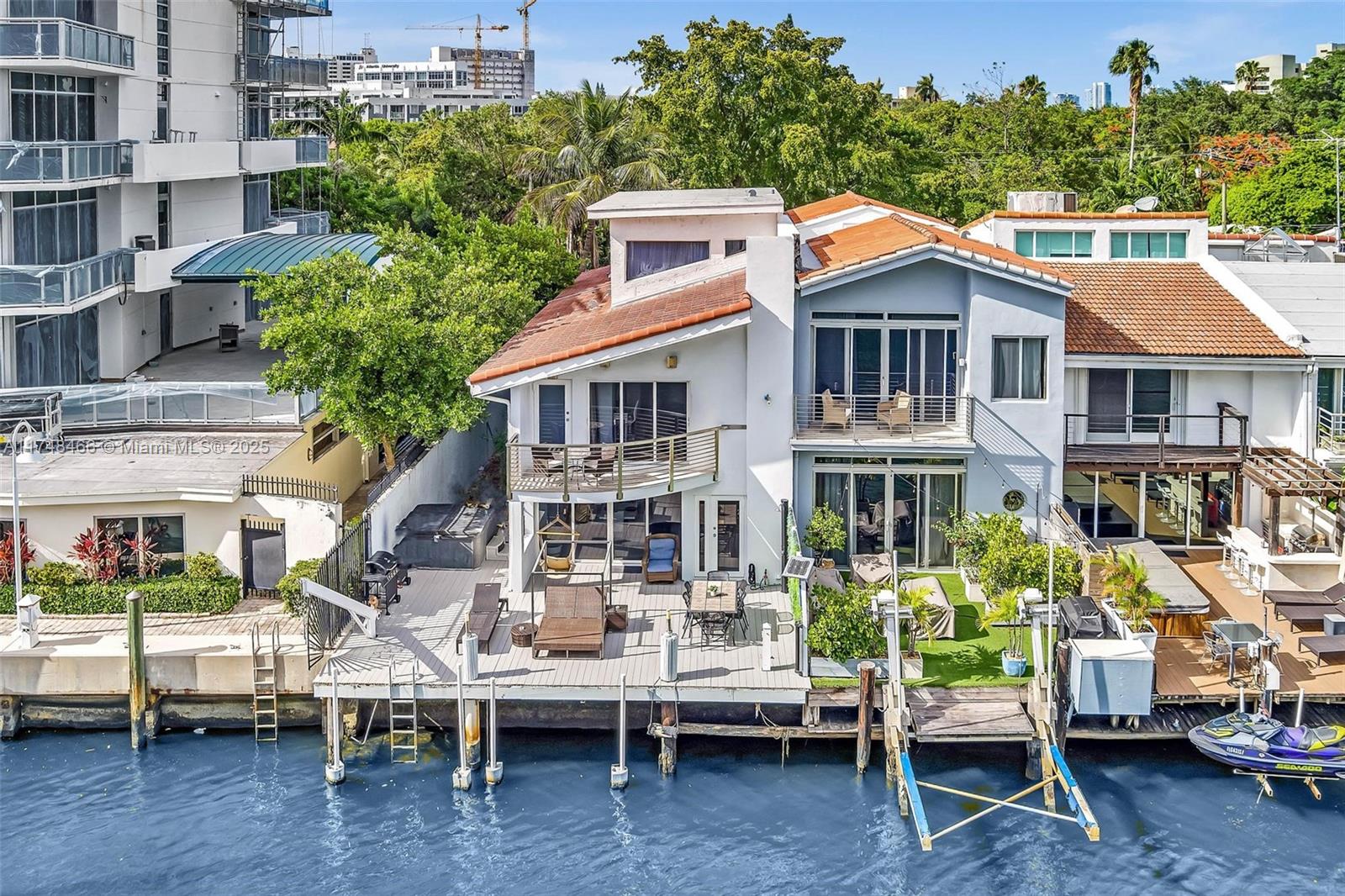 1044 NW N Riv Miami, FL 33136