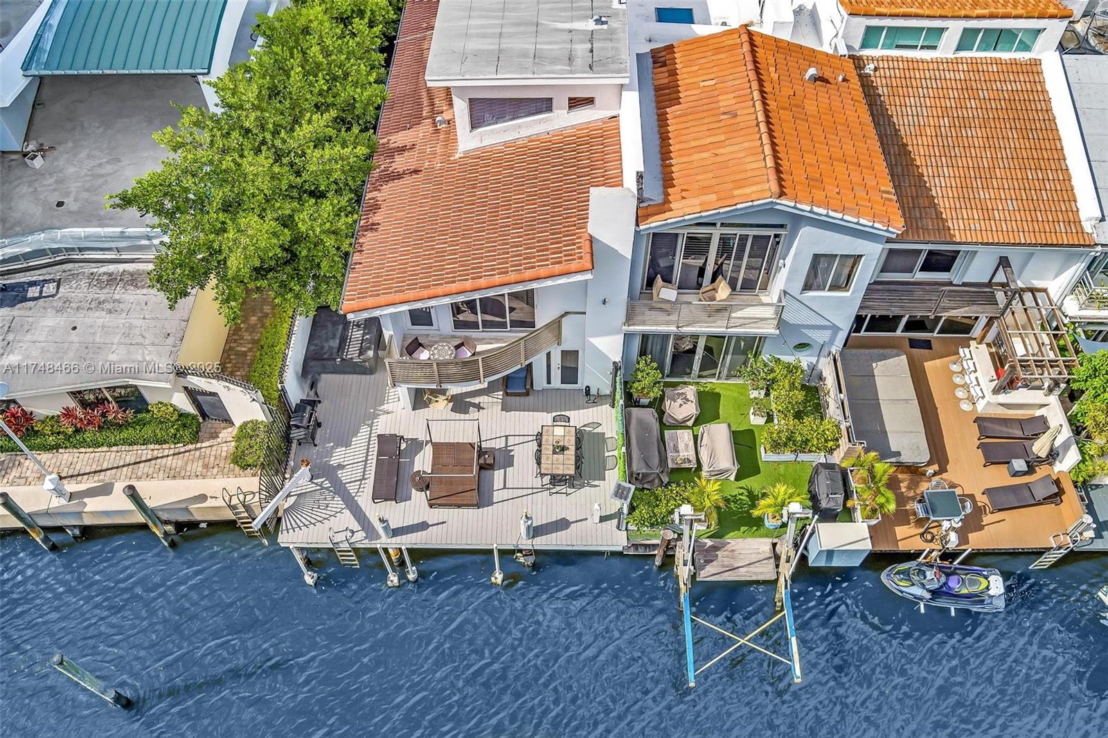 1044 NW N Riv Miami, FL 33136