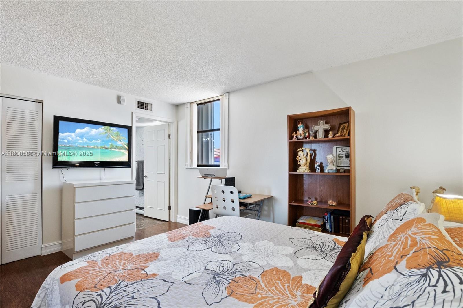 7125 Bay Dr #201 Miami Beach, FL 33141