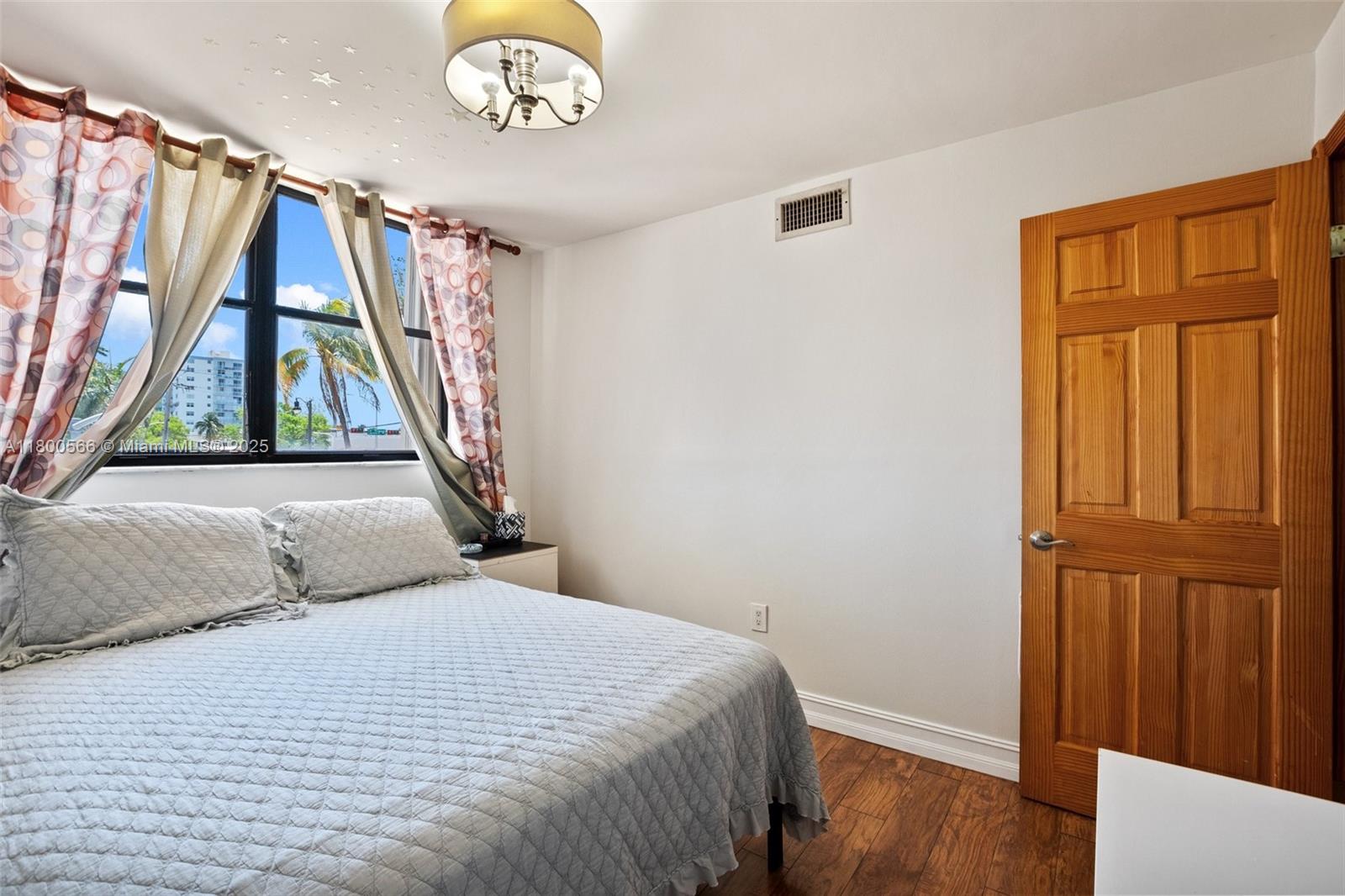 7125 Bay Dr #201 Miami Beach, FL 33141