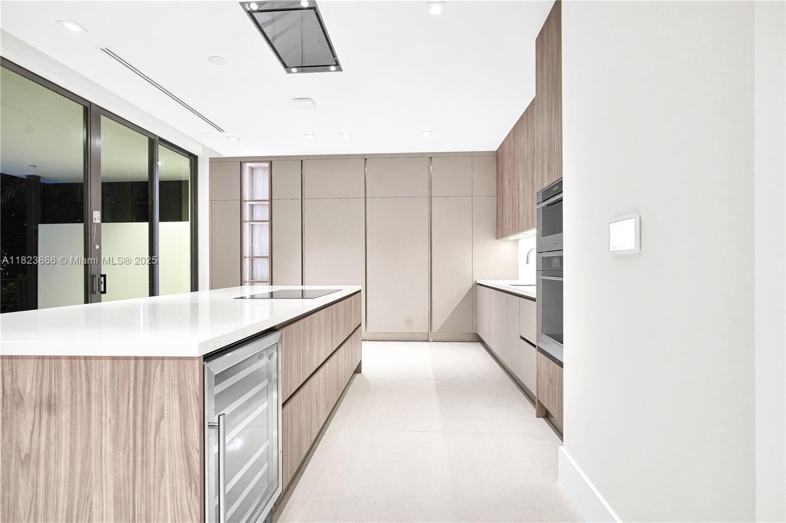 100 Hampton Ln Key Biscayne, FL 33149 100 Hampton Ln Key Biscayne, FL 33149