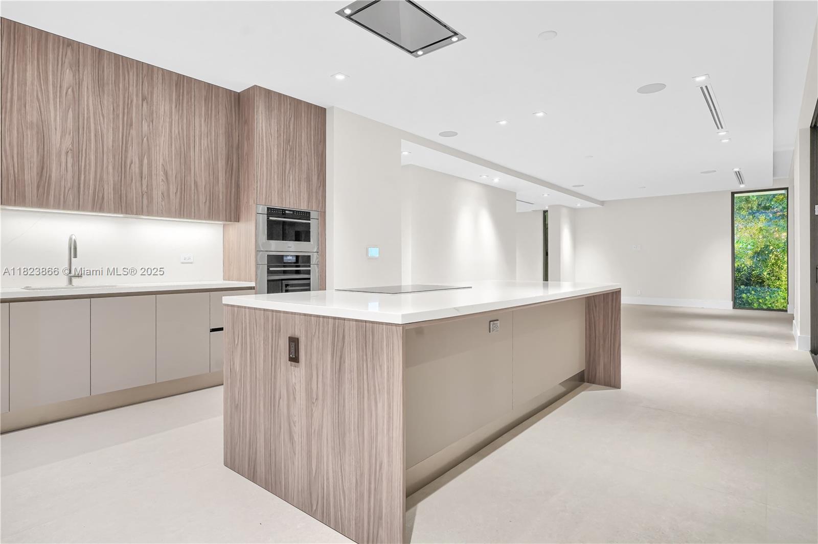 100 Hampton Ln Key Biscayne, FL 33149 100 Hampton Ln Key Biscayne, FL 33149