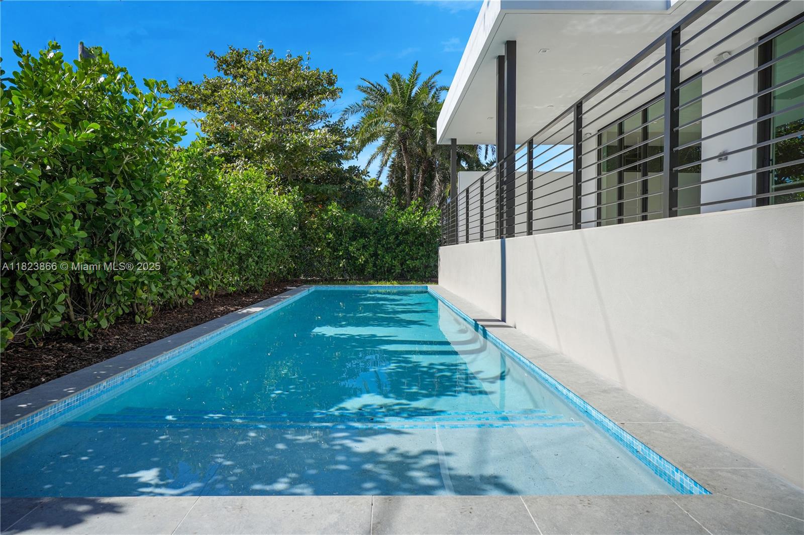 100 Hampton Ln Key Biscayne, FL 33149 100 Hampton Ln Key Biscayne, FL 33149