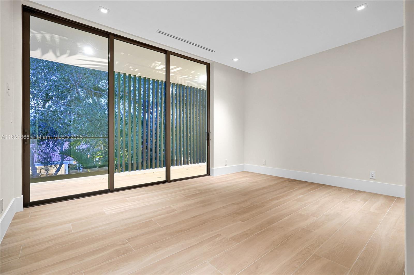 100 Hampton Ln Key Biscayne, FL 33149 100 Hampton Ln Key Biscayne, FL 33149