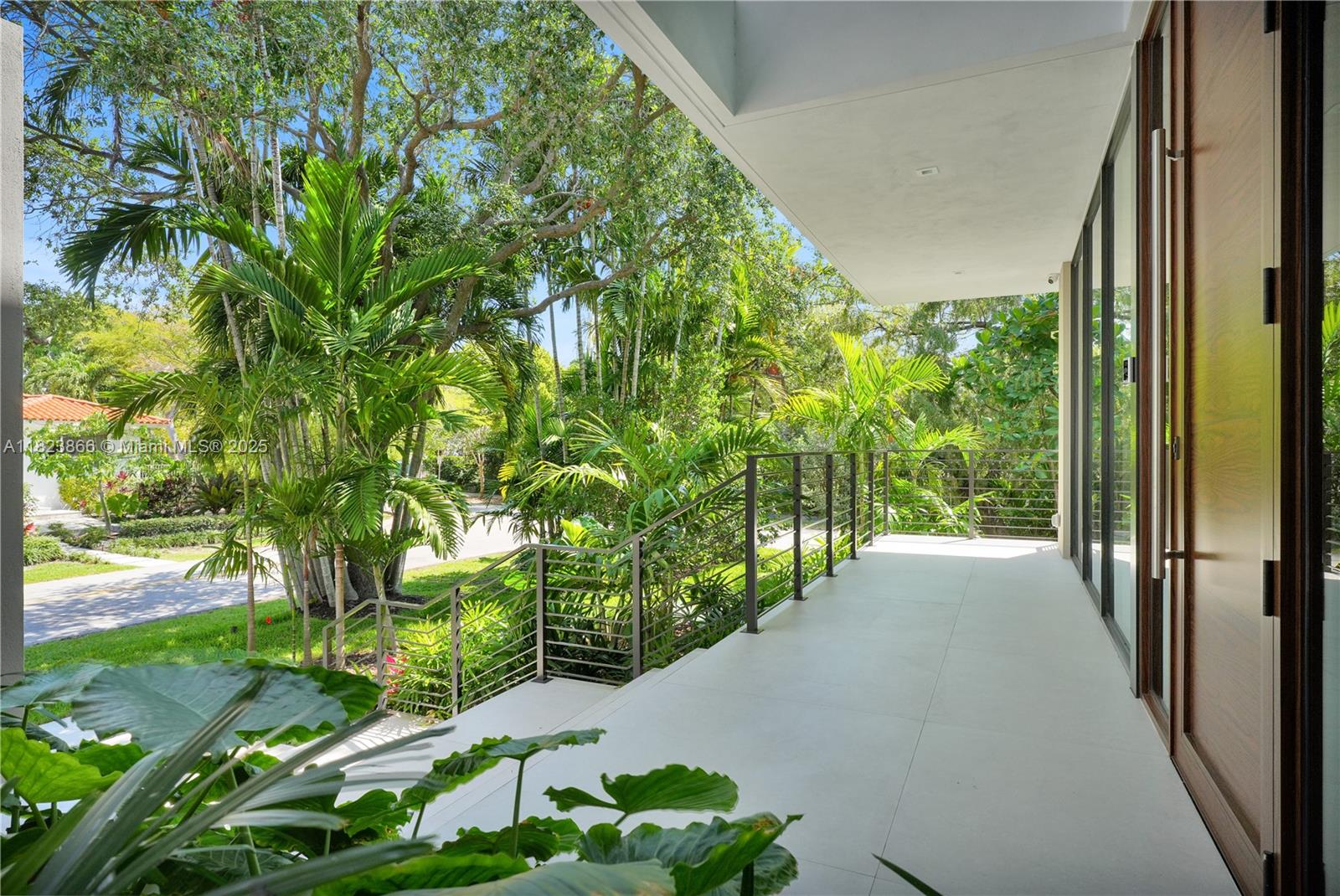 100 Hampton Ln Key Biscayne, FL 33149 100 Hampton Ln Key Biscayne, FL 33149