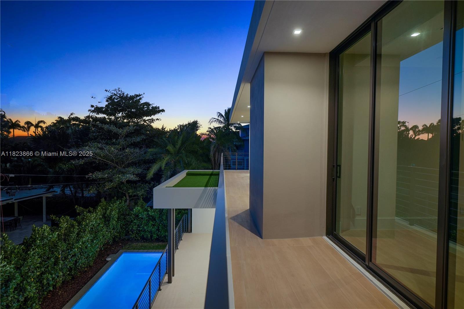 100 Hampton Ln Key Biscayne, FL 33149 100 Hampton Ln Key Biscayne, FL 33149