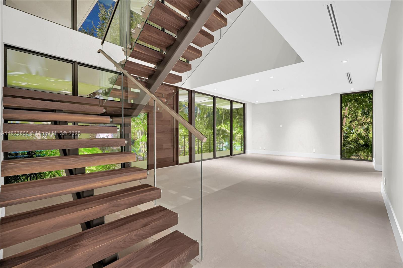 100 Hampton Ln Key Biscayne, FL 33149 100 Hampton Ln Key Biscayne, FL 33149