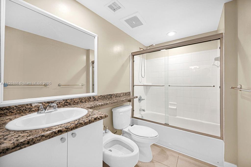 image The Waverly At Surfside36