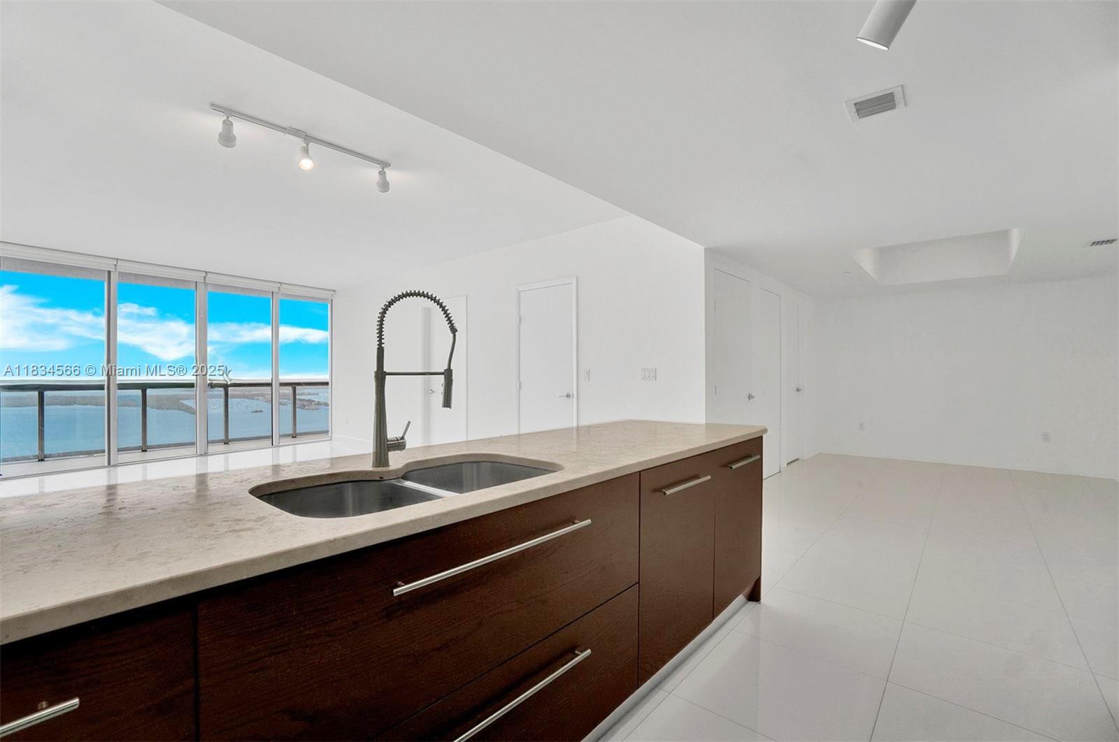 image Icon Brickell11