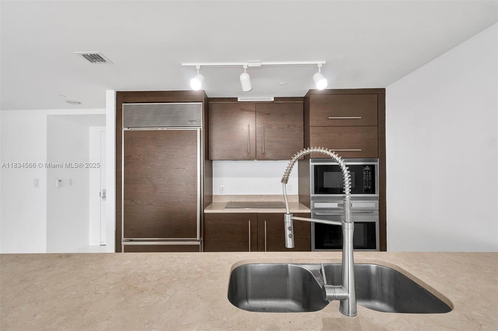 image Icon Brickell12