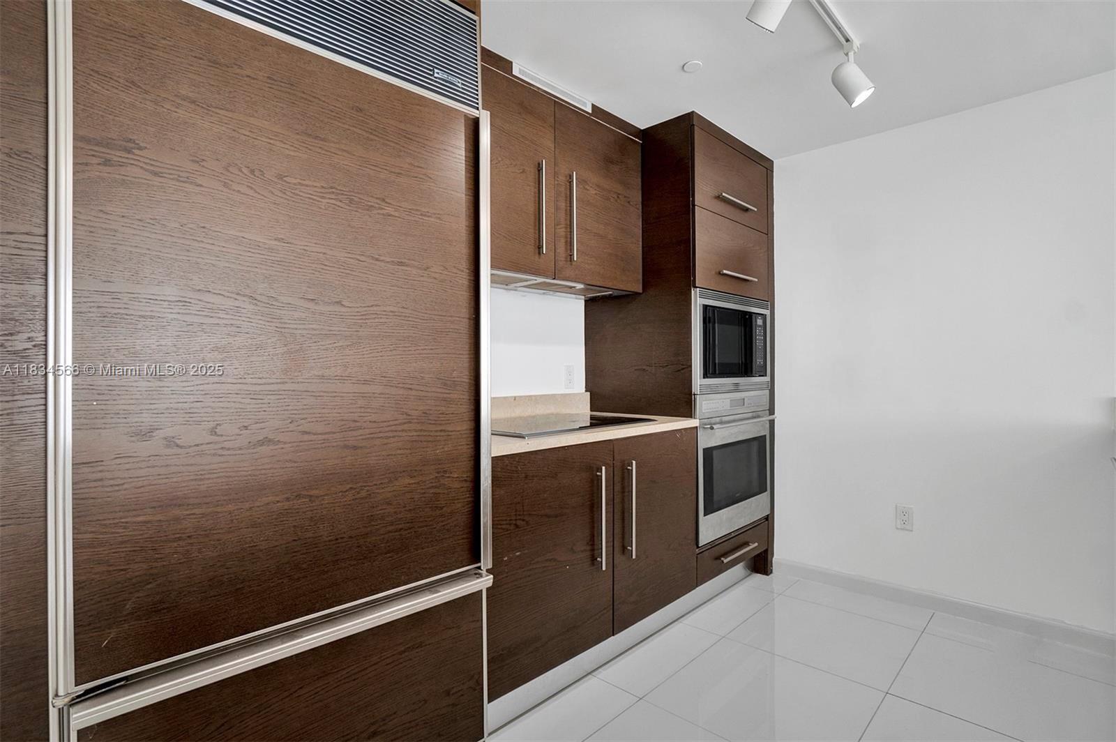 image Icon Brickell8