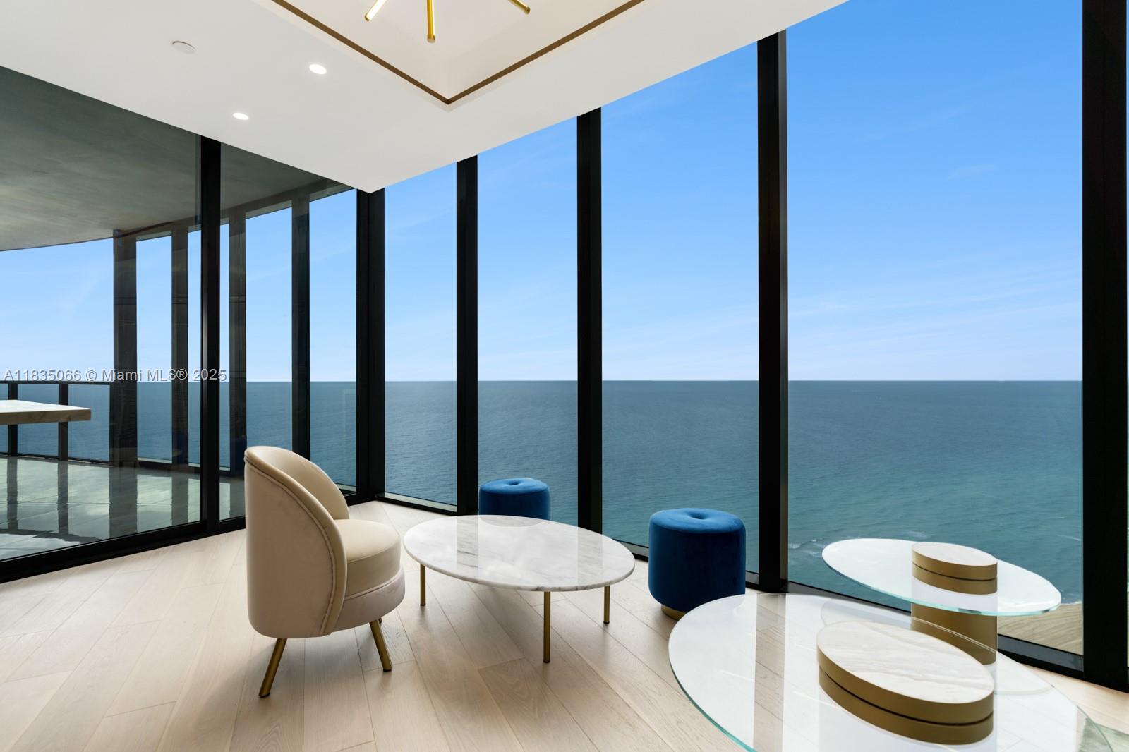 image Porsche Design Tower12