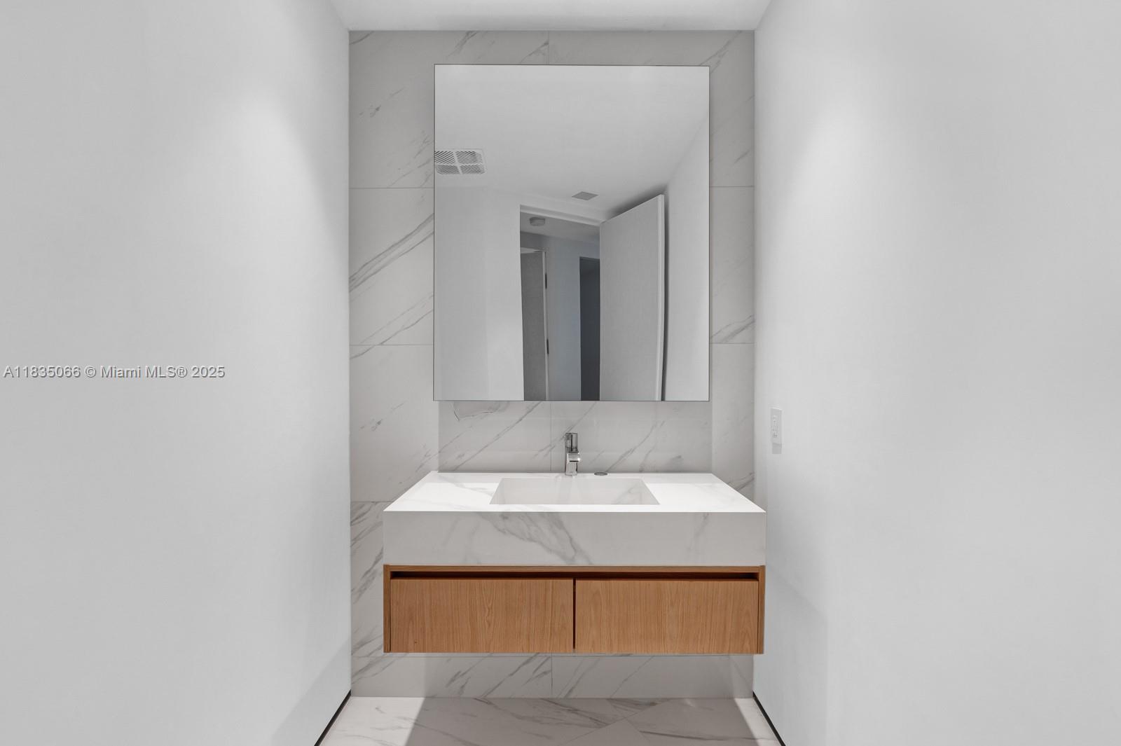 image Porsche Design Tower20