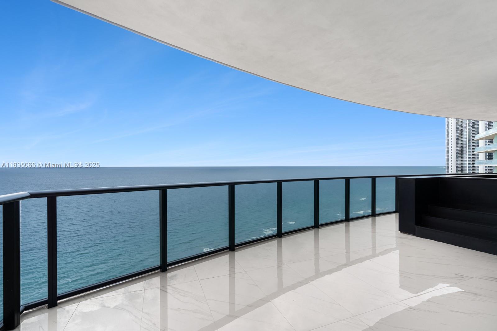 image Porsche Design Tower28