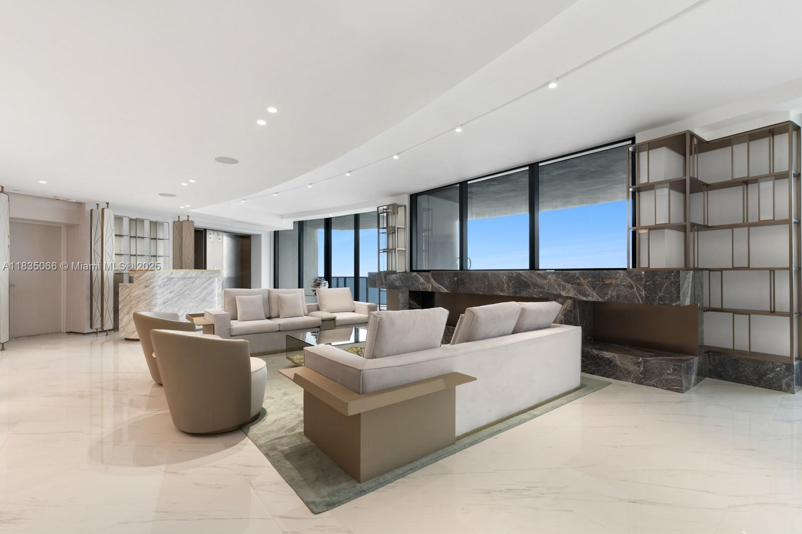 image Porsche Design Tower4