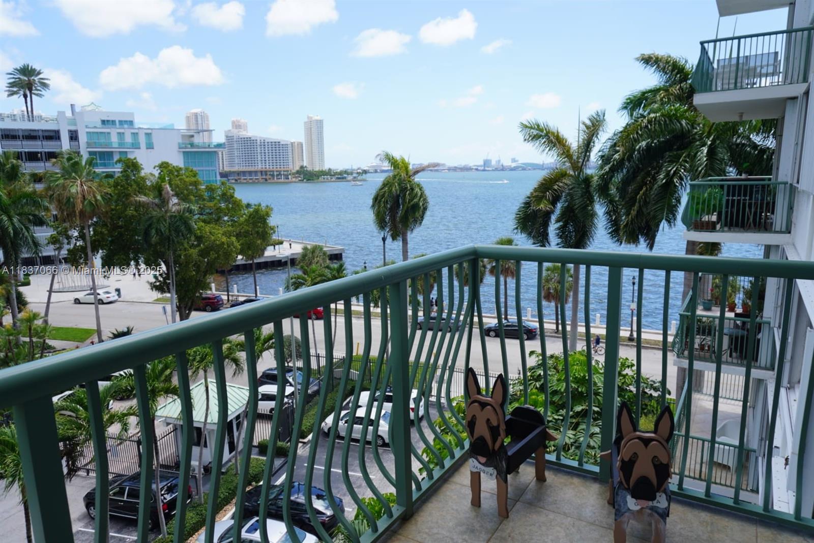 1408 Brickell Bay Dr #411
